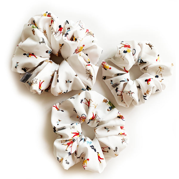 Scrunchie Chiffon White Dog Walk color