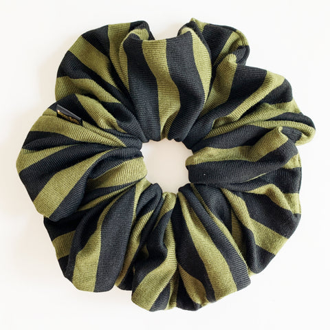 Scrunchie Knit Black Olive Stripe color